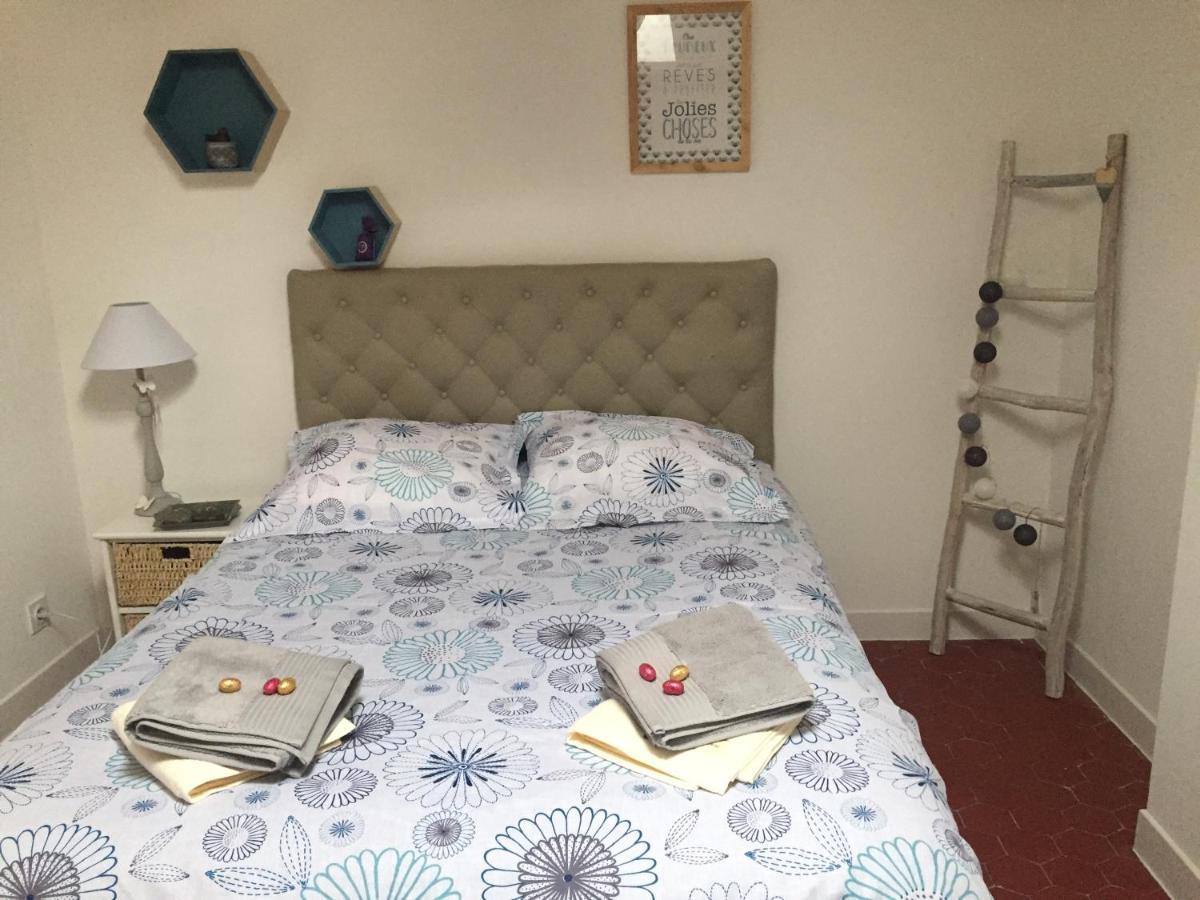 Bed and Breakfast Un soir sous les étoiles Châteauneuf-de-Gadagne Esterno foto